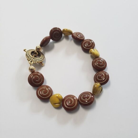 𝅺wooden carved swirl bracelet with toggle clasp - Picture 14 of 14